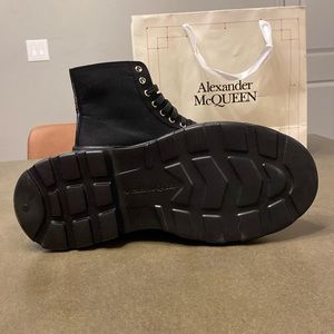 Alexander McQueen Men's Tread Slick Boot in Black